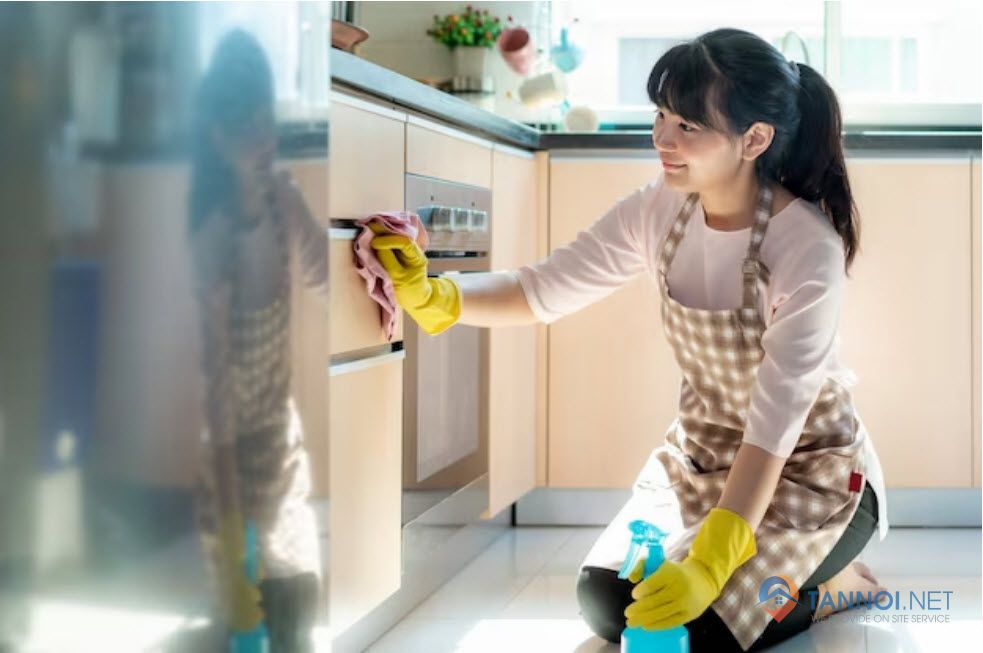 House Cleaning Hacks for Busy Professionals: Time-Saving Solutions